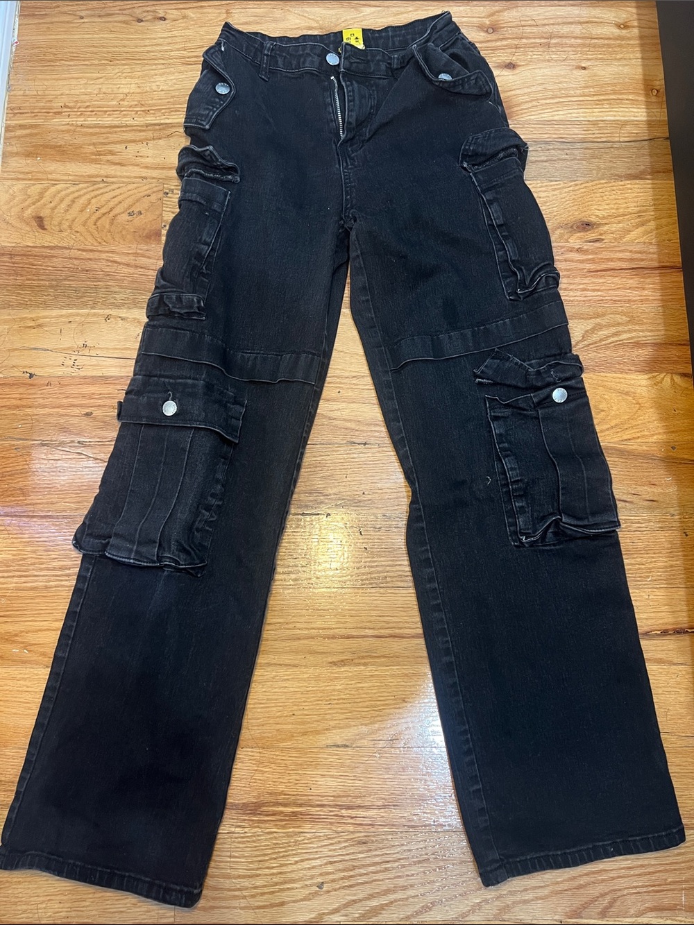 Women's Black Wide-Leg Cargo Jeans with Utility Pockets